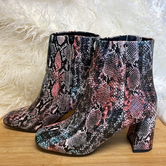 🐍 SUGAR // Rainbow Multi Faux Snake Skin Side Zip  Booties Size 8 - Picture 5 of 14
